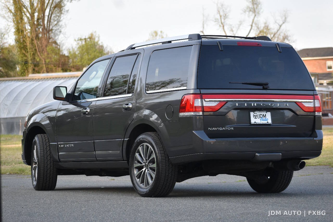 Used 2017 Lincoln Navigator Select AWD/4WD image 7