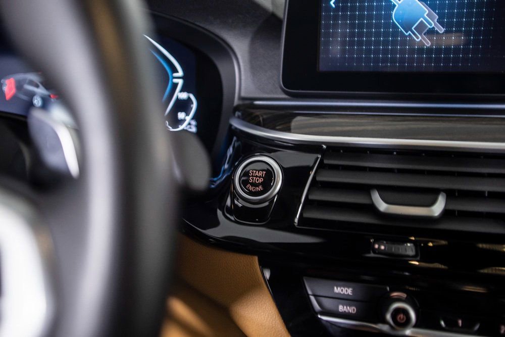 Used 2023 BMW 530e w/ M Sport Package image 28