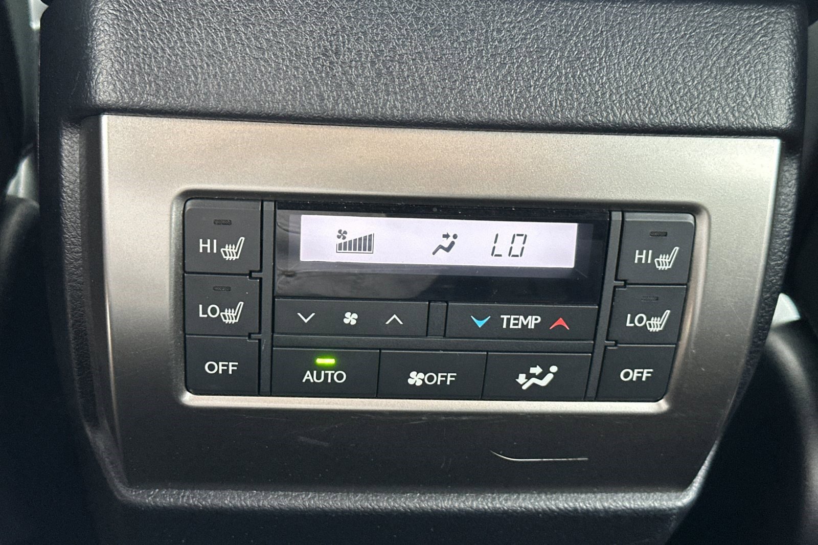 Used 2023 Lexus GX 460 Premium w/ Premium Package image 16