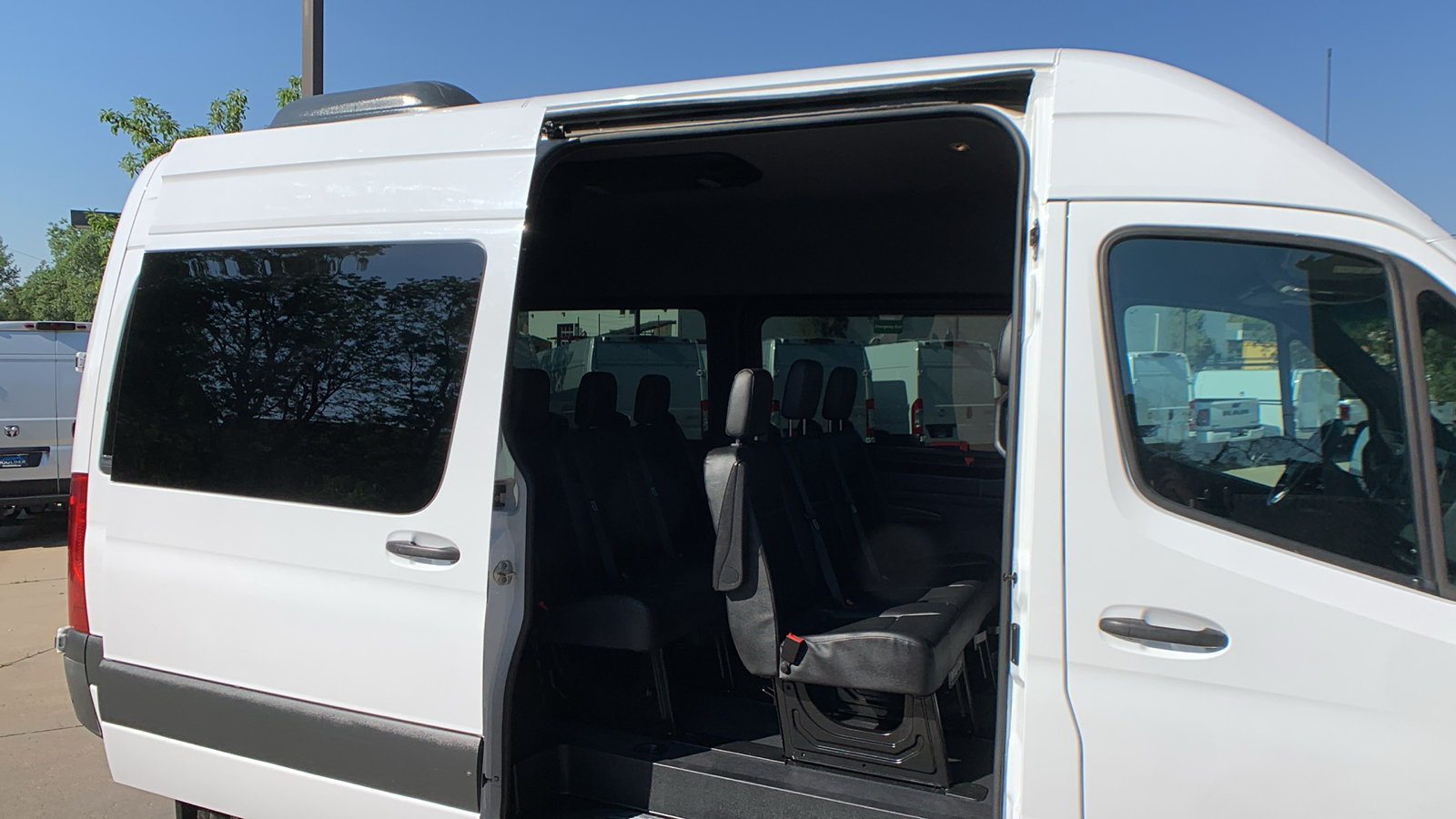 Used 2021 Mercedes-Benz Sprinter 2500 image 23