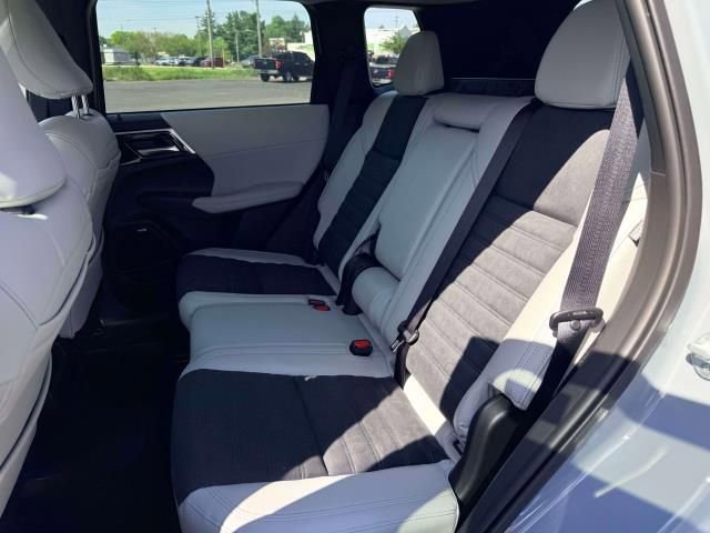 New 2026 Mitsubishi Outlander SE AWD/4WD image 13