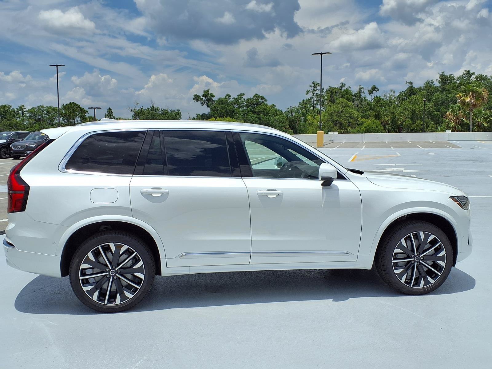 New 2026 Volvo XC90 T8 Plus w/ Protection Package Premier AWD/4WD image 8