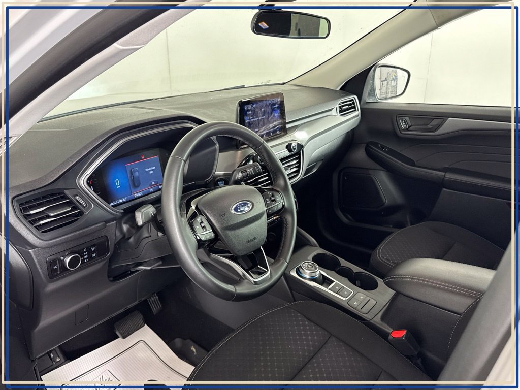 Used 2025 Ford Escape Active w/ Cold Weather Package AWD/4WD image 9