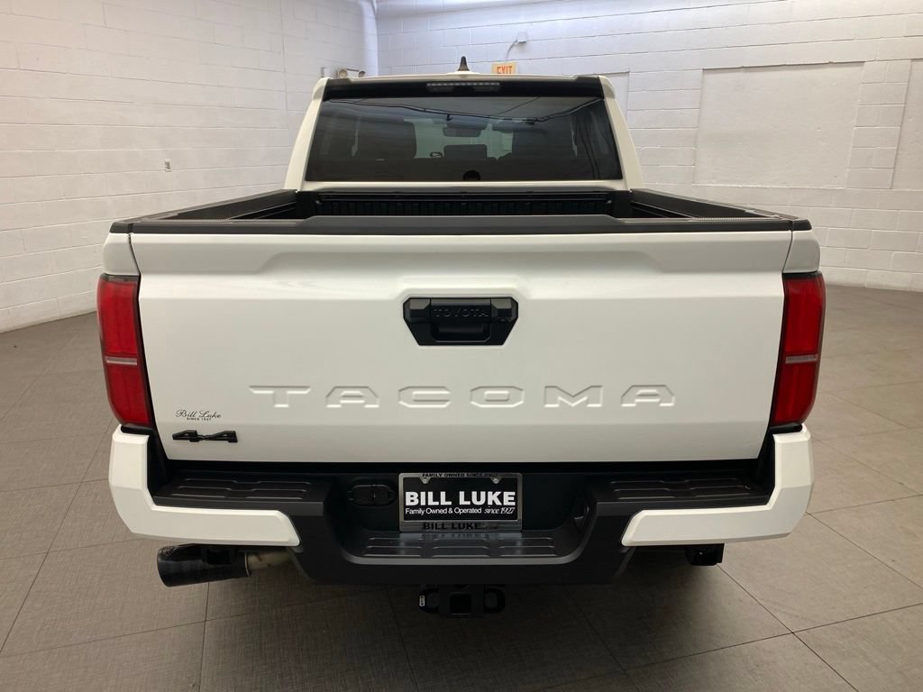 Used 2025 Toyota Tacoma SR5 AWD/4WD image 8