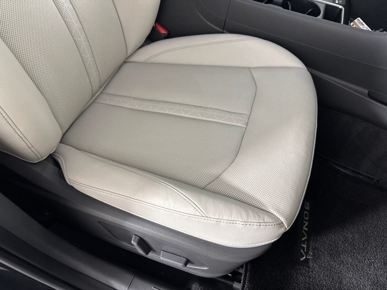 Used 2025 Hyundai Sonata Limited FWD image 37