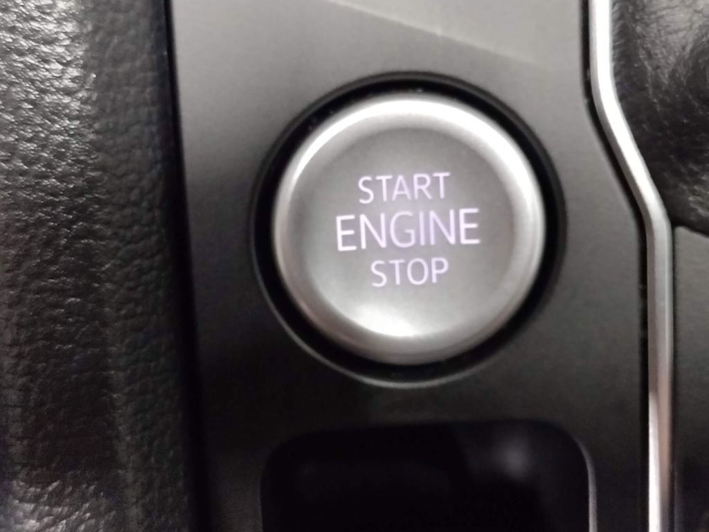 Certified 2022 Volkswagen Atlas Cross Sport SE image 35