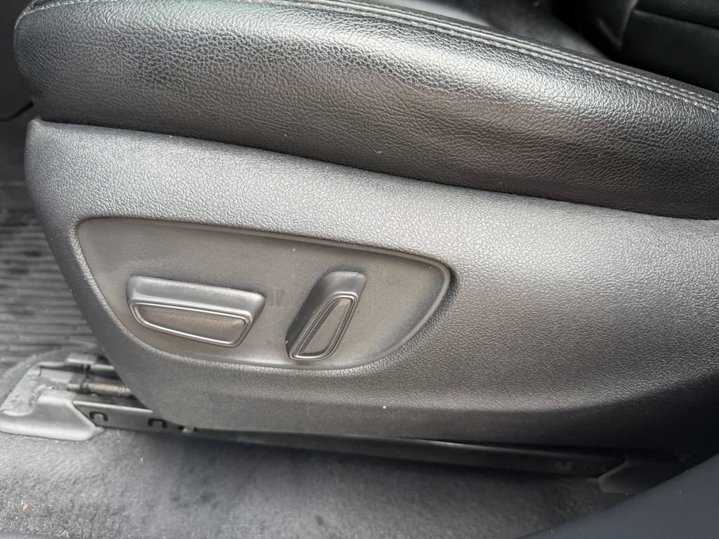Used 2024 Toyota Highlander LE FWD image 20