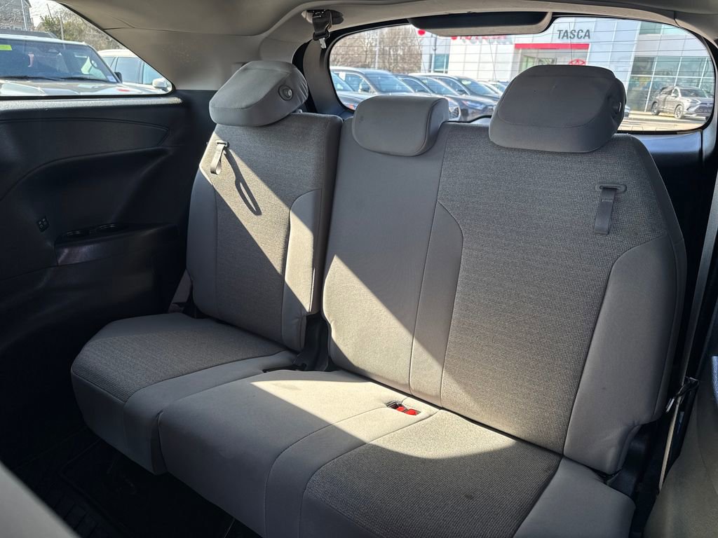 Used 2025 Toyota Sienna LE image 42
