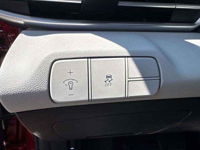 Used 2025 Hyundai Elantra Limited FWD image 20
