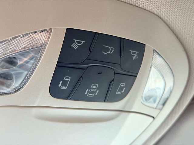 Used 2023 Chrysler Voyager LX image 18