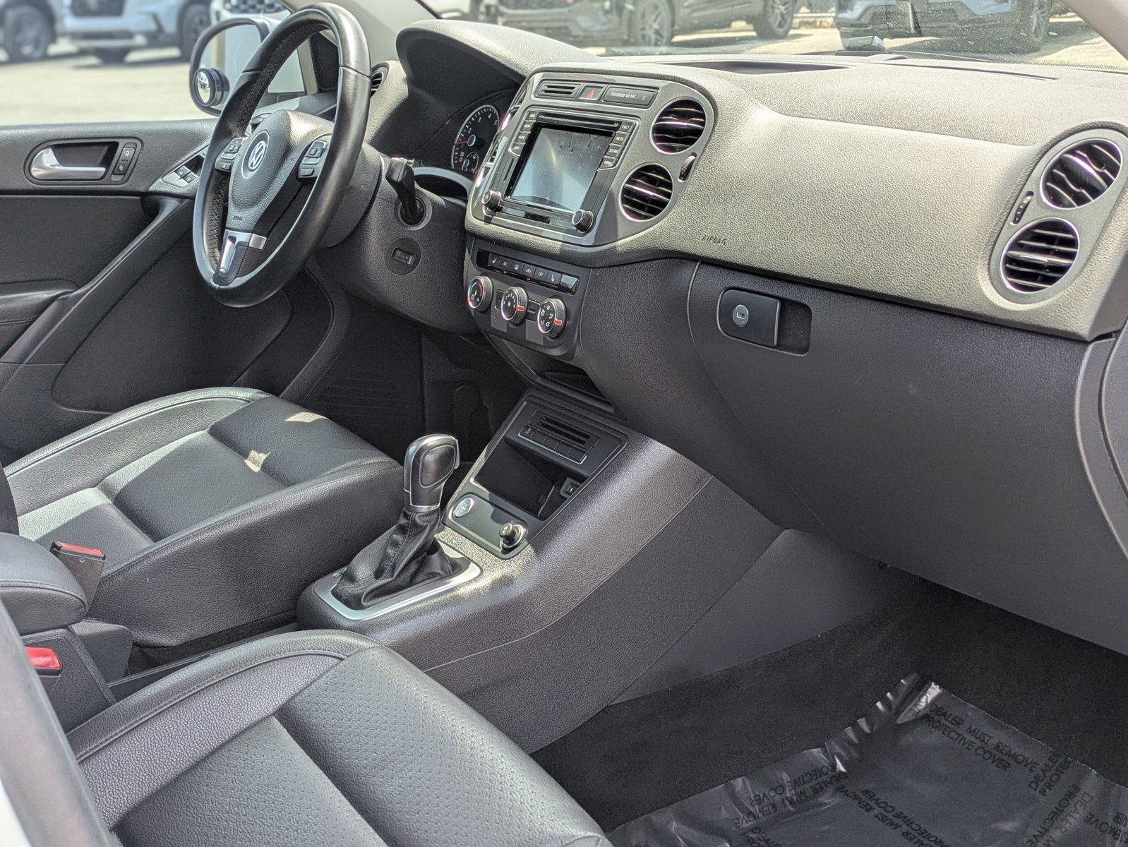 Used 2017 Volkswagen Tiguan S FWD image 19