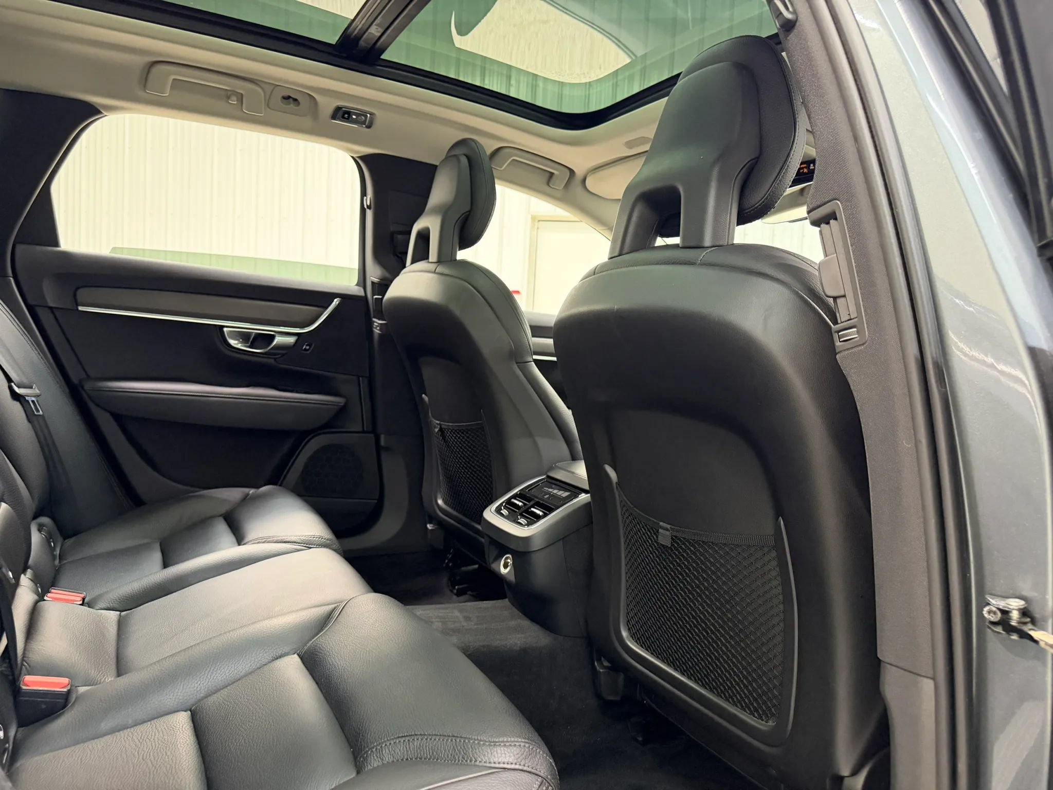 Used 2018 Volvo V90 T5 Cross Country w/ Convenience Package AWD/4WD image 19