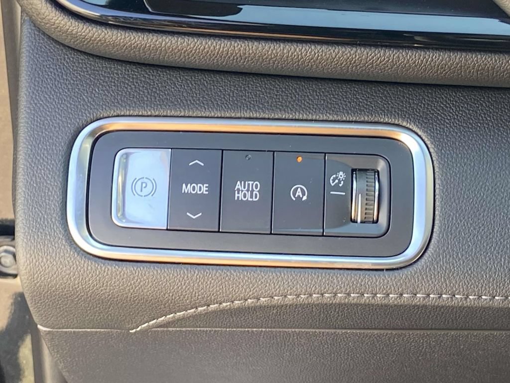 Used 2025 Buick Enclave Avenir w/ Super Cruise Package FWD image 28