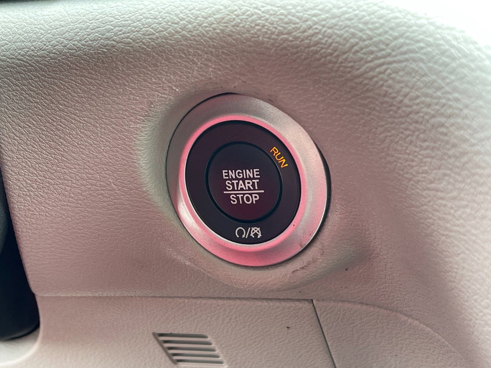 Used 2024 Chrysler Pacifica Touring-L image 25