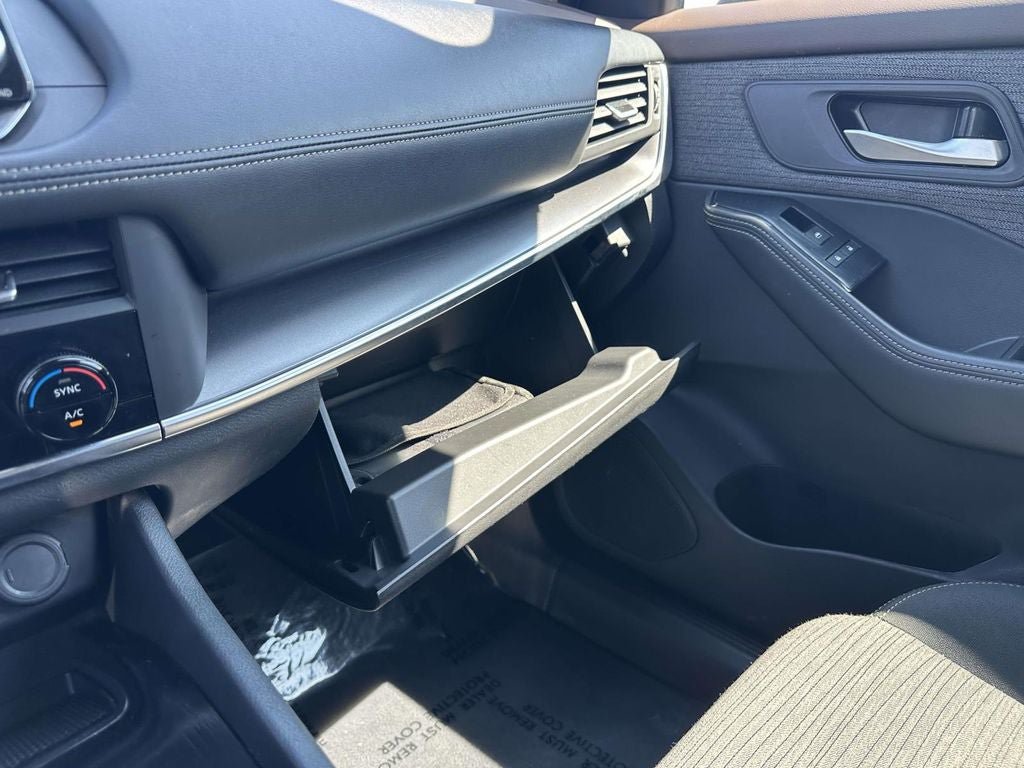 Used 2023 Nissan Rogue SV AWD/4WD image 18
