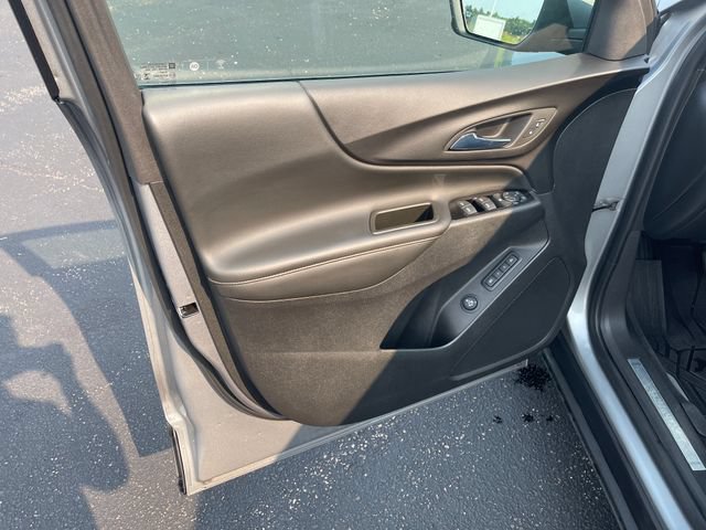 Used 2023 Chevrolet Equinox Premier AWD/4WD image 12