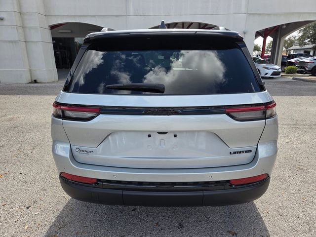 Certified 2025 Jeep Grand Cherokee Limited w/ Black Appearance Package image 11