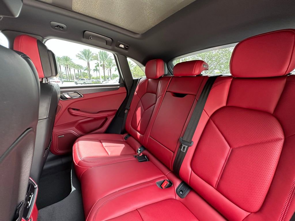 Used 2025 Porsche Macan GTS AWD/4WD image 32