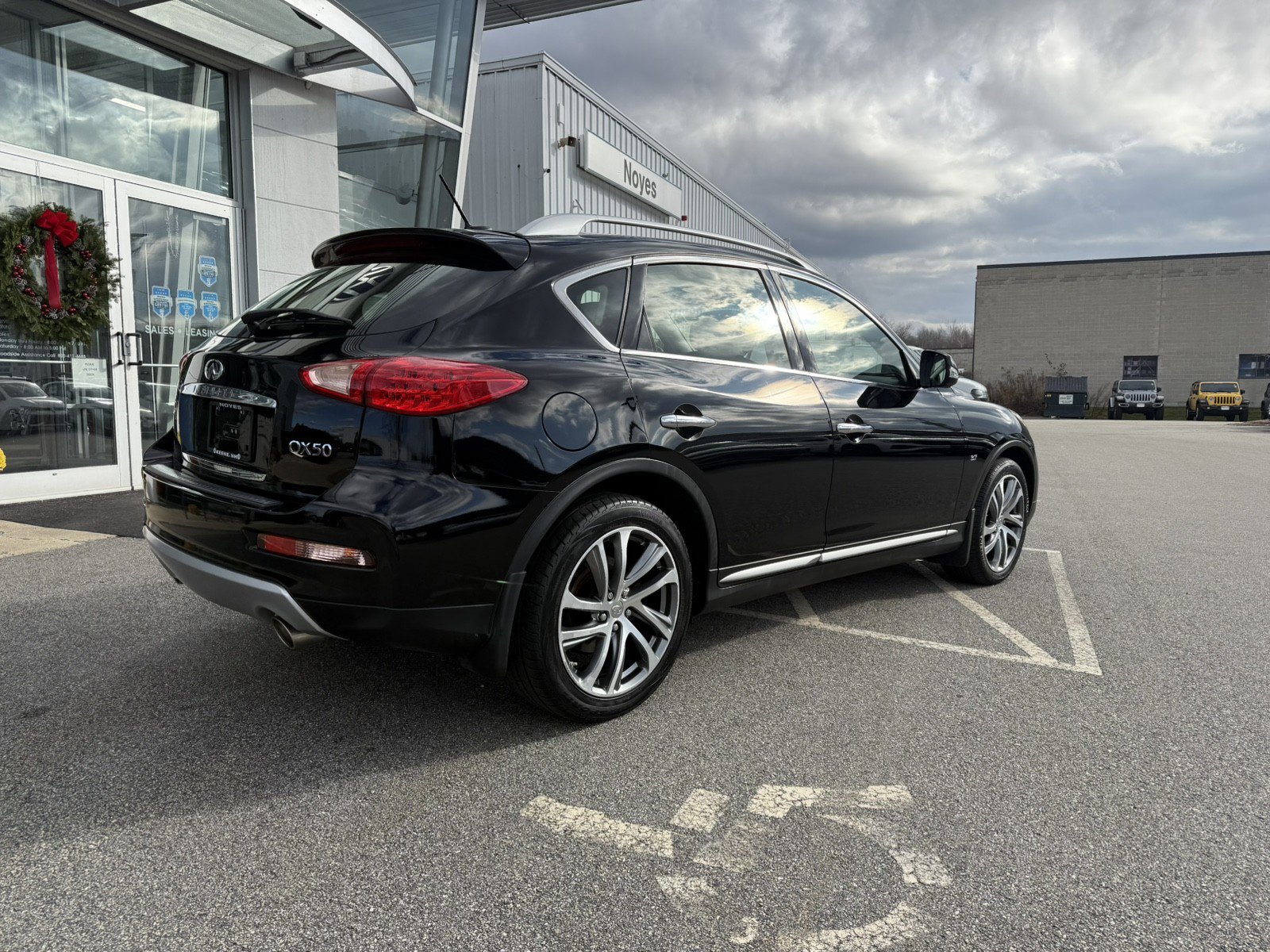 Used 2017 INFINITI QX50 AWD w/ Deluxe Touring Package image 3