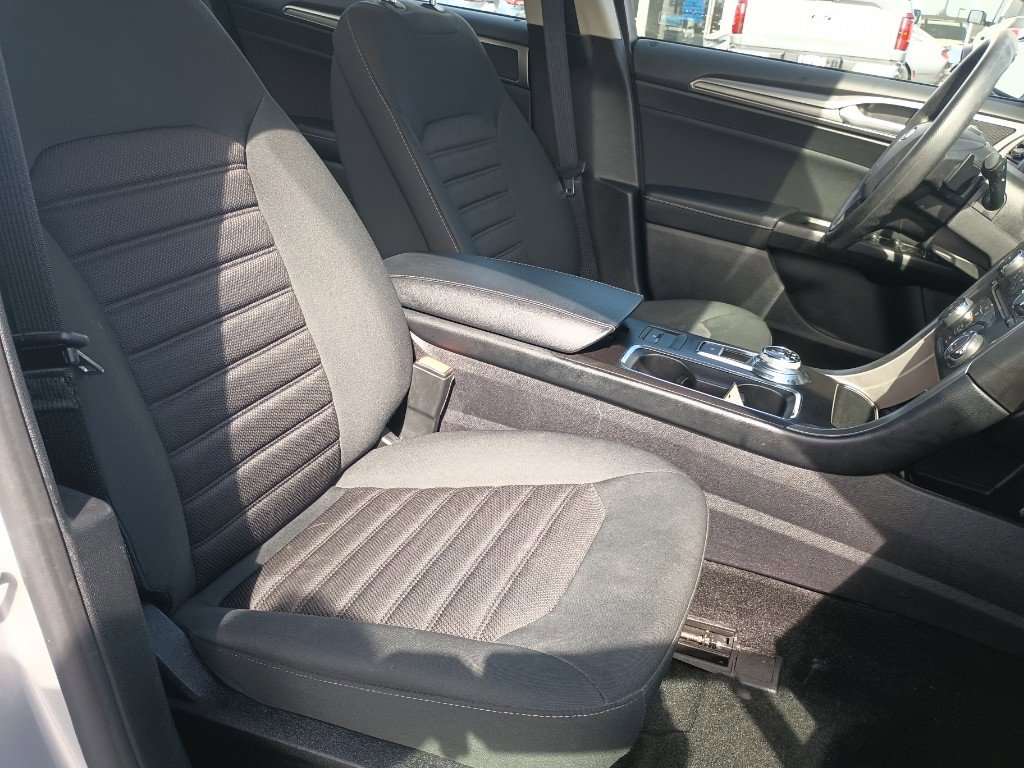 Used 2017 Ford Fusion SE image 26
