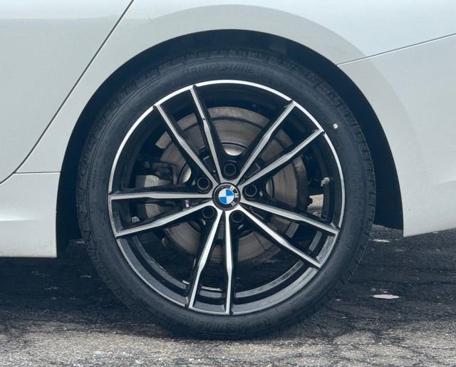 Certified 2022 BMW 330i xDrive Sedan w/ M Sport Package image 4