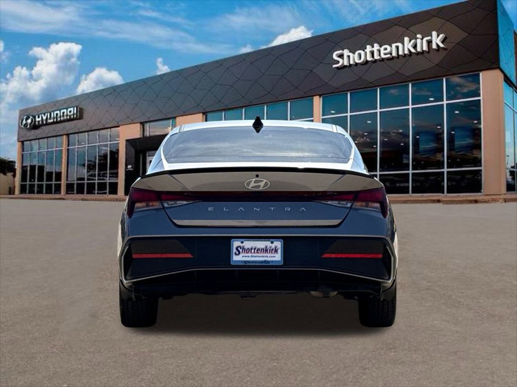 Certified 2025 Hyundai Elantra Sport FWD image 7