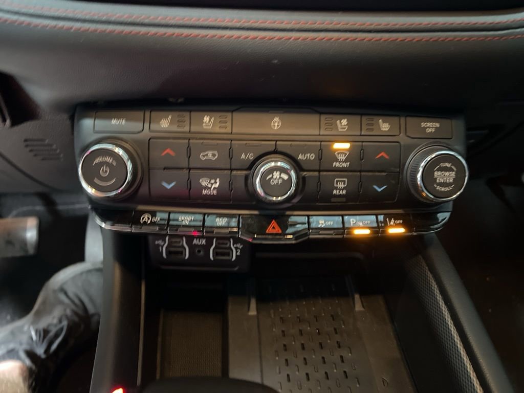 Used 2025 Dodge Durango GT image 33