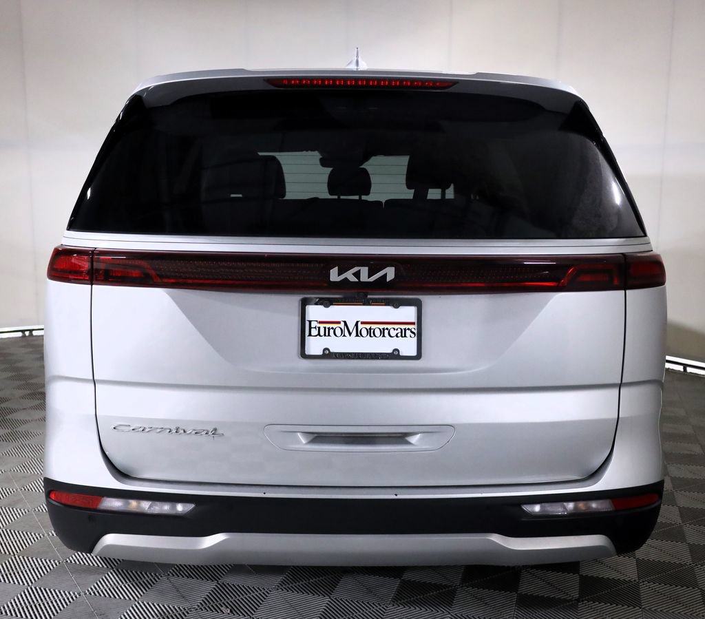 Used 2022 Kia Carnival LX FWD image 5