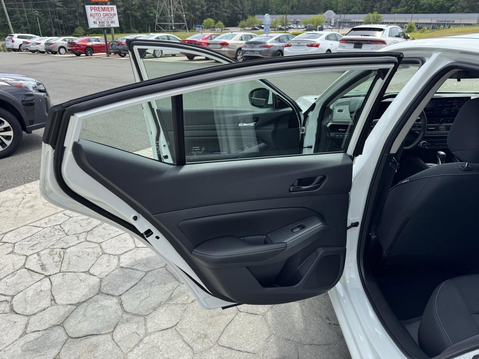 Used 2025 Nissan Altima 2.5 SV w/ SV Premium Package FWD image 7