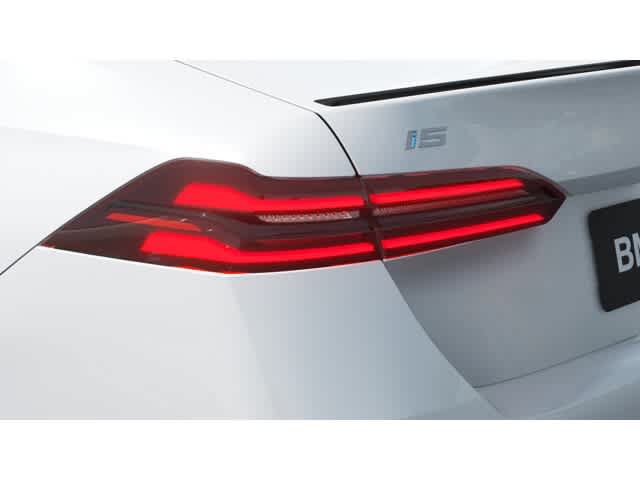 New 2027 BMW i5 xDrive40 w/ M Sport Package AWD/4WD image 8