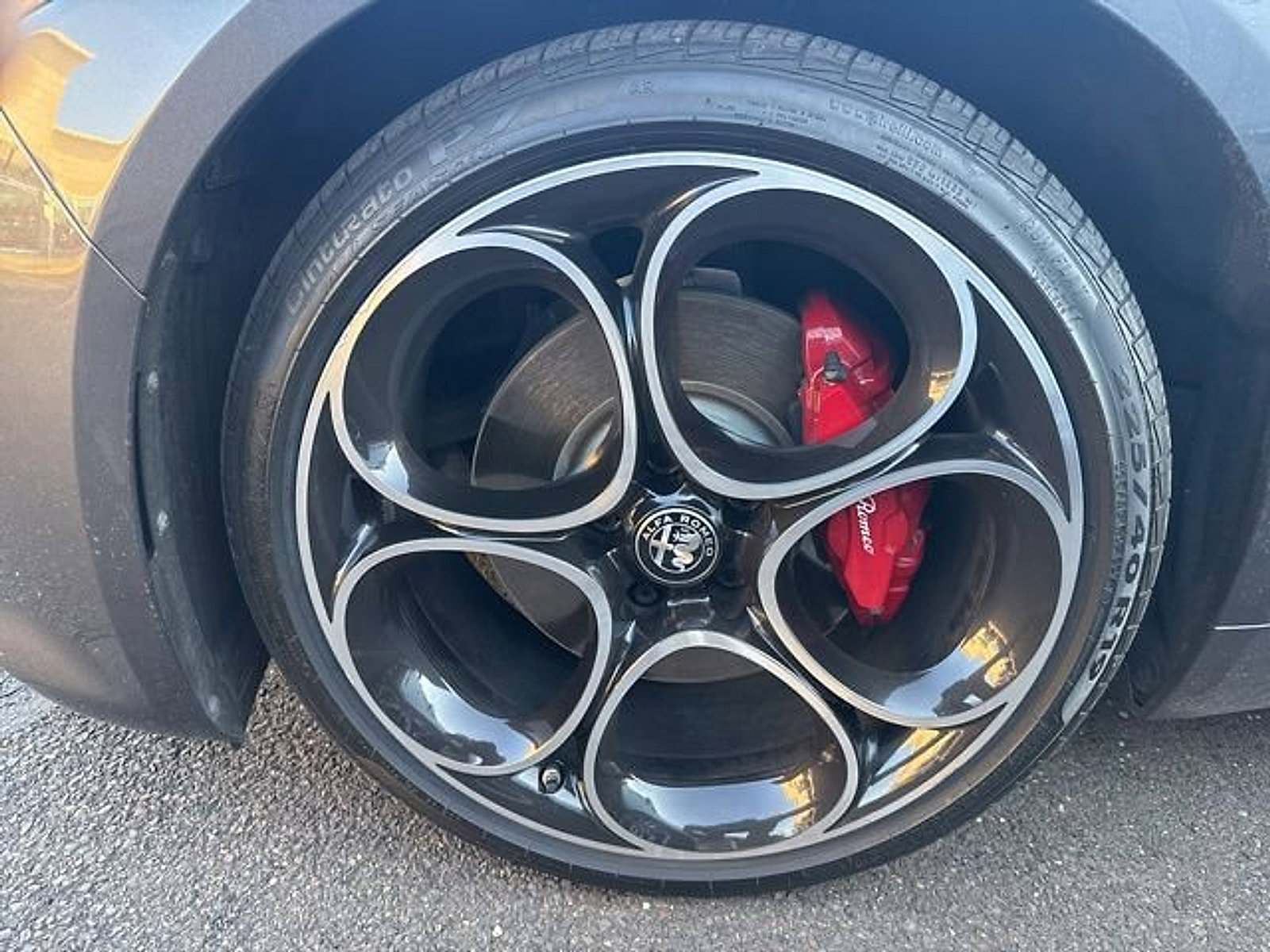 Used 2024 Alfa Romeo Giulia Veloce image 8