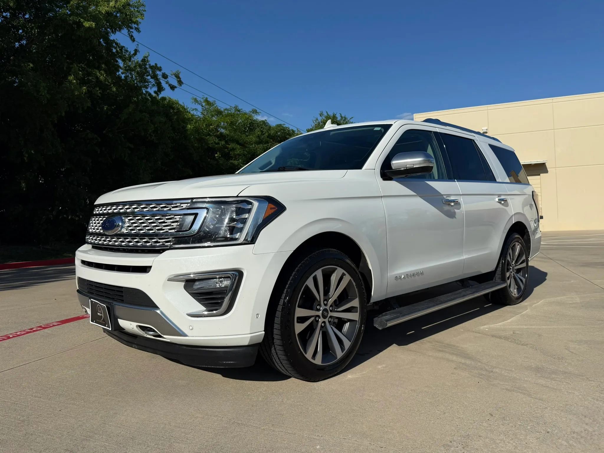 Used 2021 Ford Expedition Platinum AWD/4WD image 2