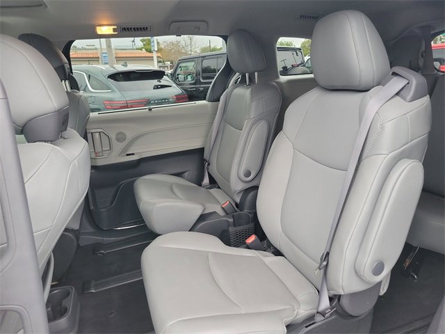 Used 2022 Toyota Sienna XLE image 15