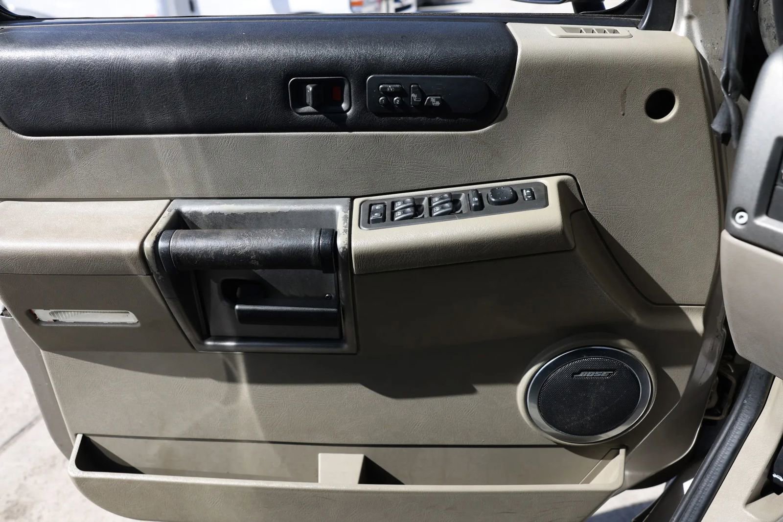 Used 2003 HUMMER H2 w/ Preferred Equipment Group image 38