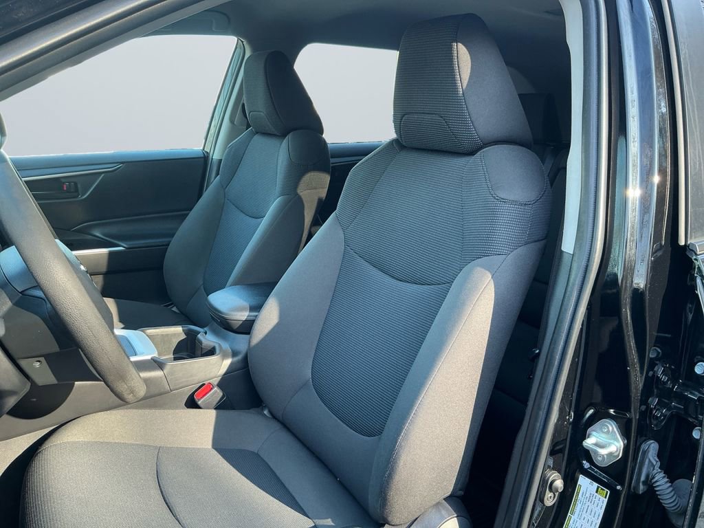 Used 2023 Toyota RAV4 LE image 11