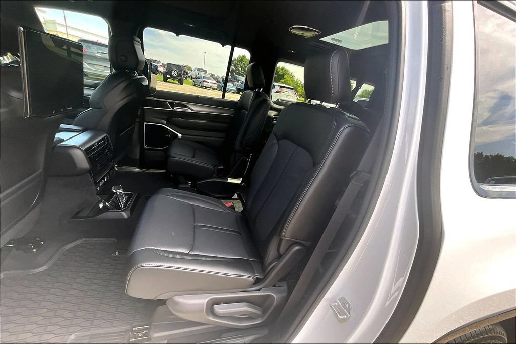 New 2026 Jeep Grand Wagoneer L Limited AWD/4WD image 10