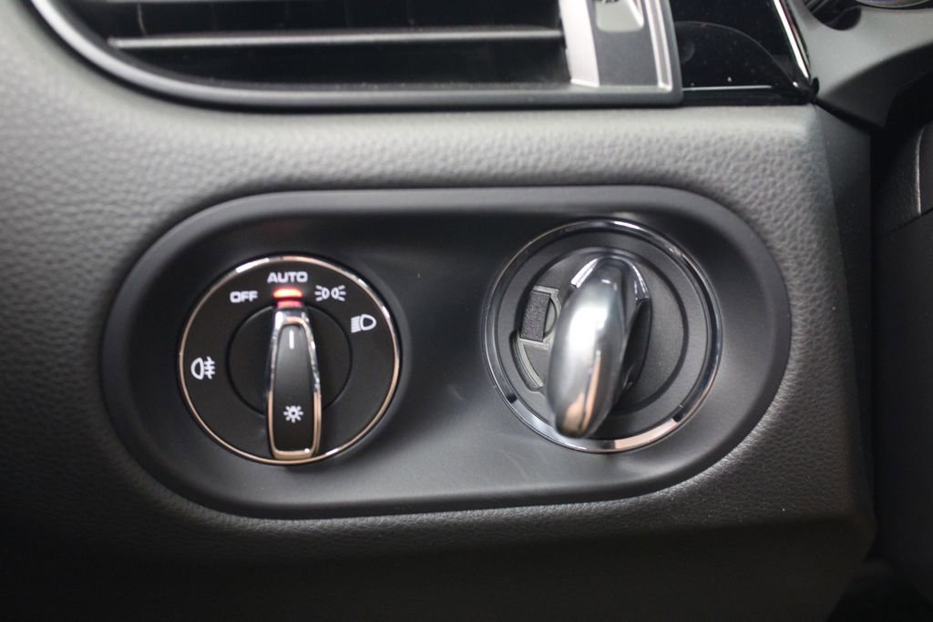 New 2026 Porsche Macan image 18