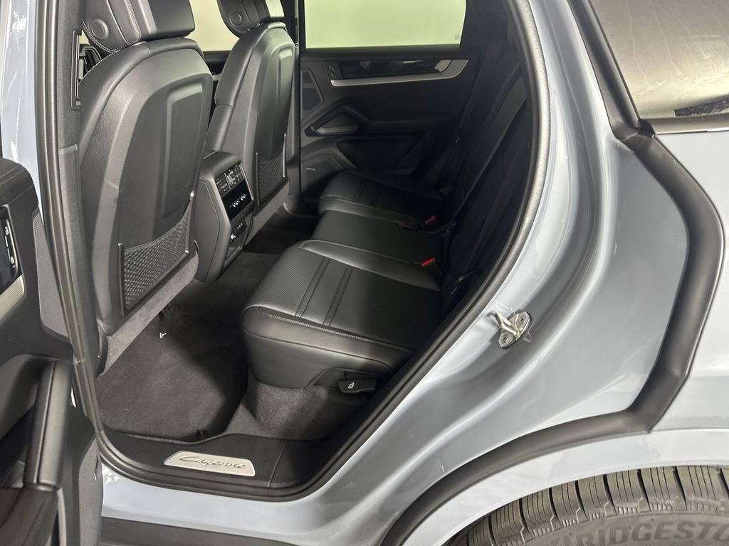Used 2025 Porsche Cayenne Coupe image 21