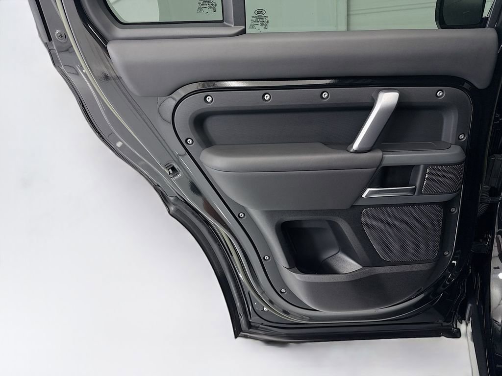Certified 2023 Land Rover Defender 110 X-Dynamic SE image 25
