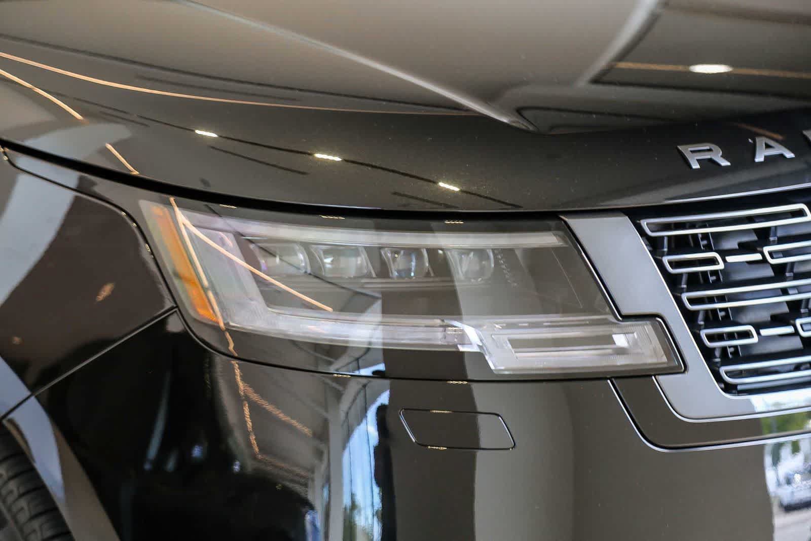 New 2026 Land Rover Range Rover Long Wheelbase SE AWD/4WD image 9