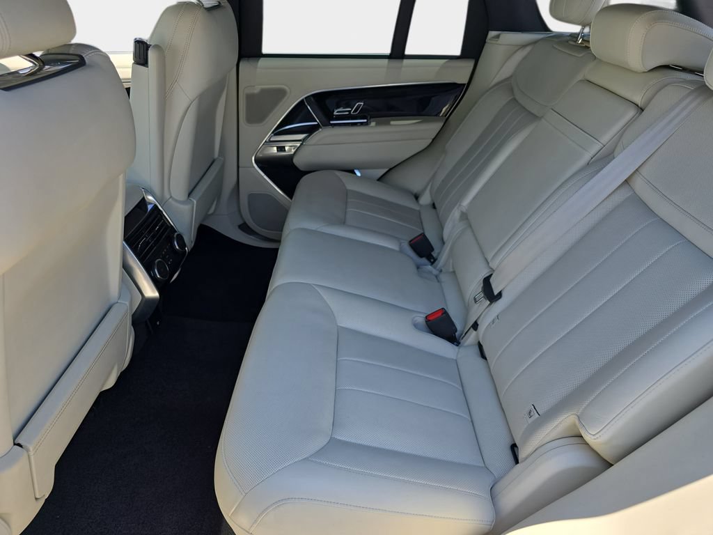 Used 2025 Land Rover Range Rover SE AWD/4WD image 15