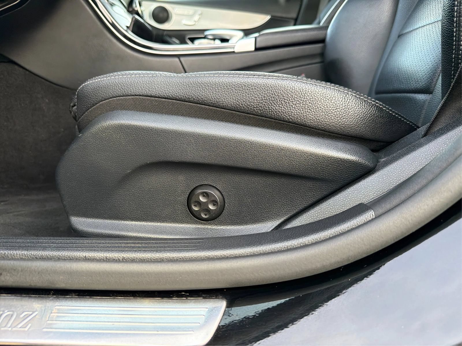 Used 2018 Mercedes-Benz C 300 Sedan image 19