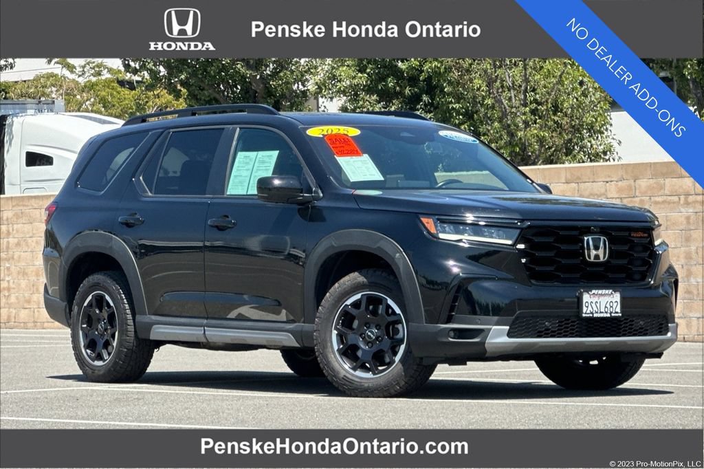 Certified 2025 Honda Pilot TrailSport image 1