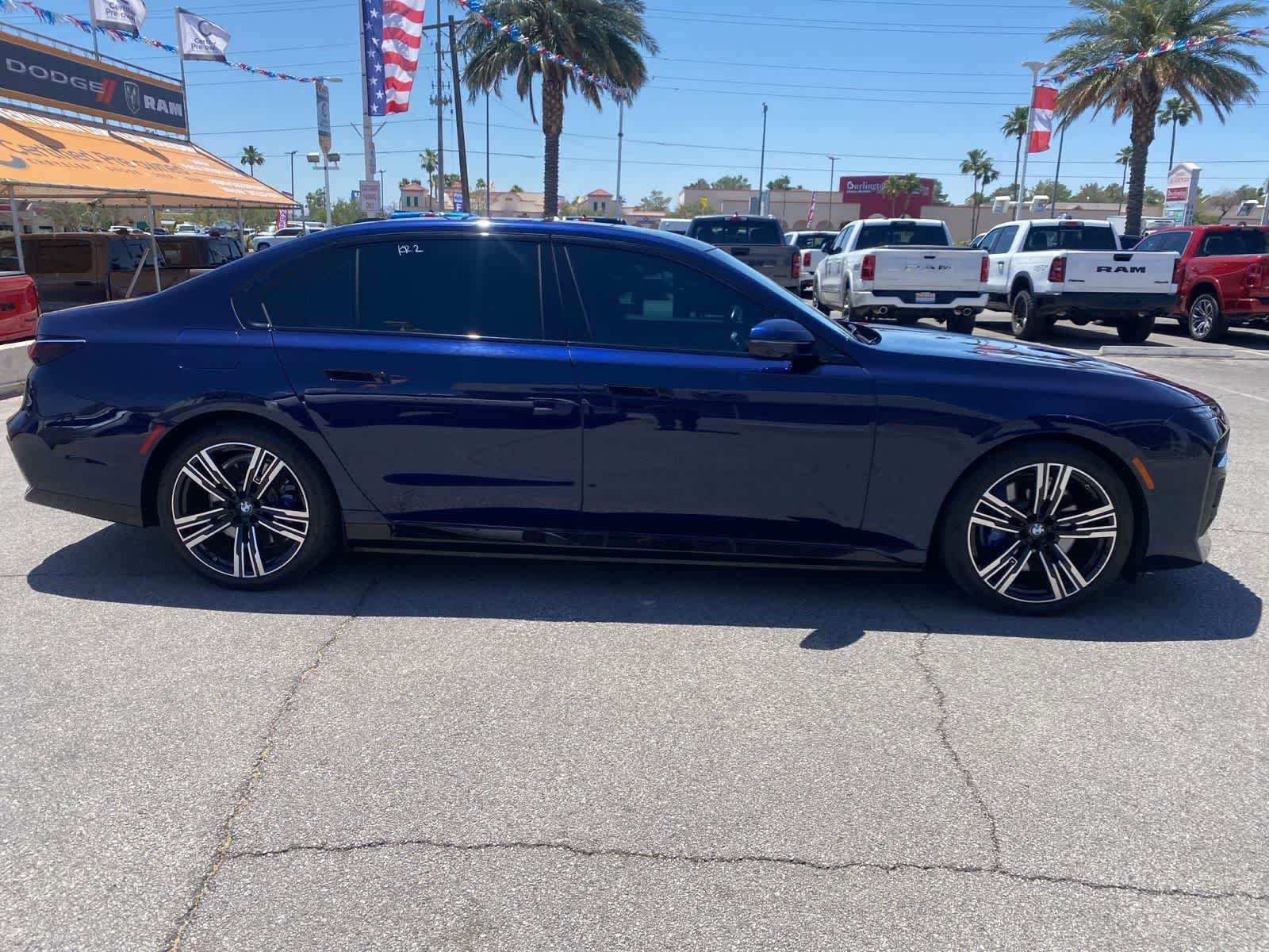 Used 2023 BMW i7 xDrive60 w/ Parking Assistance Package AWD/4WD image 4