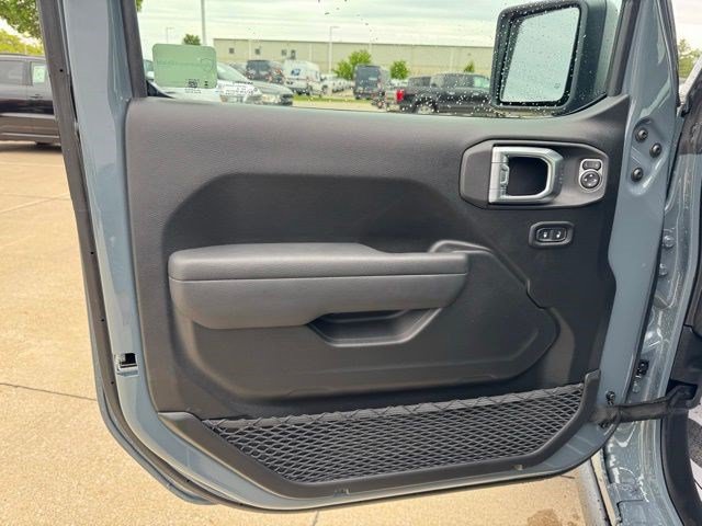 New 2026 Jeep Gladiator Sport AWD/4WD image 8