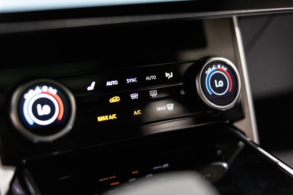 Used 2023 Land Rover Range Rover SE image 16