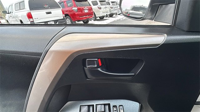 Used 2018 Toyota RAV4 LE image 10