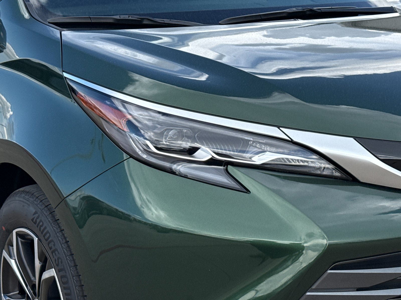 New 2026 Toyota Sienna Platinum AWD/4WD image 25