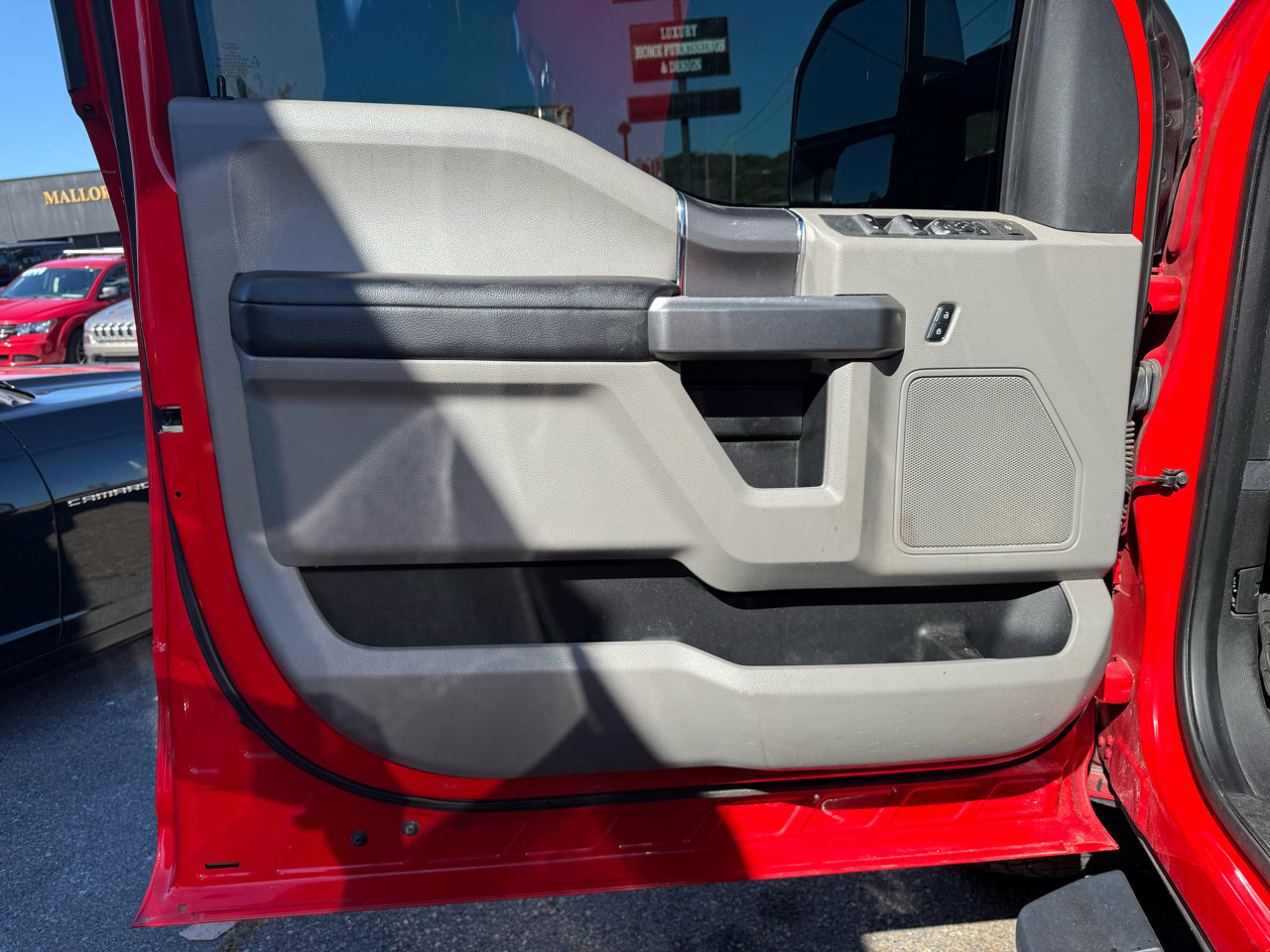 Used 2017 Ford F350 XLT w/ XLT Premium Package image 19