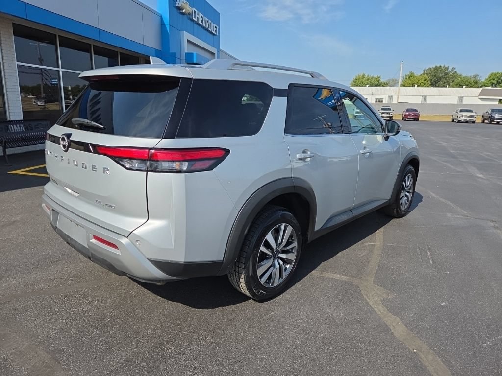 Used 2025 Nissan Pathfinder SL AWD/4WD image 5